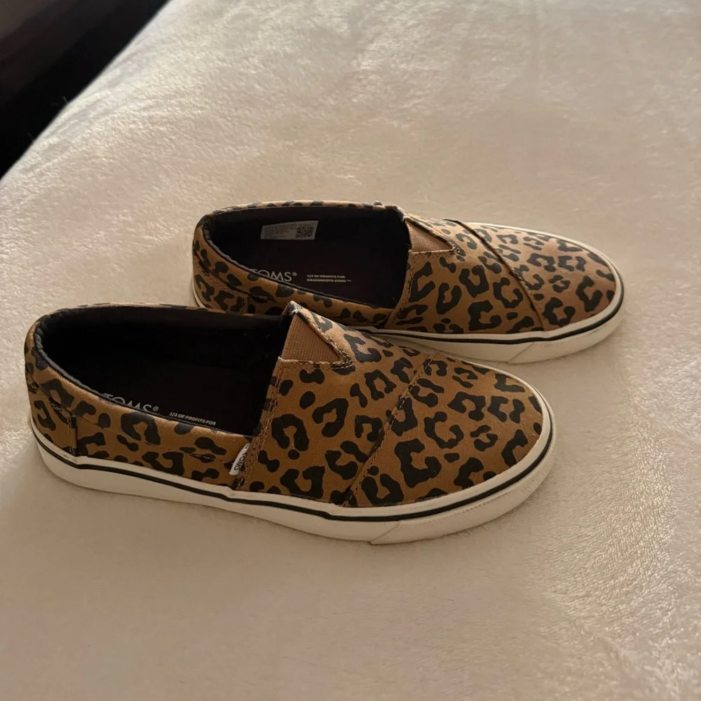 TOMS womens Leopard Print Slip-On Sneakers - Tan and Black - Picture 2 of 9